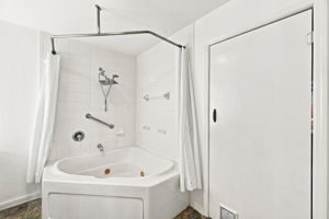  Photo 33