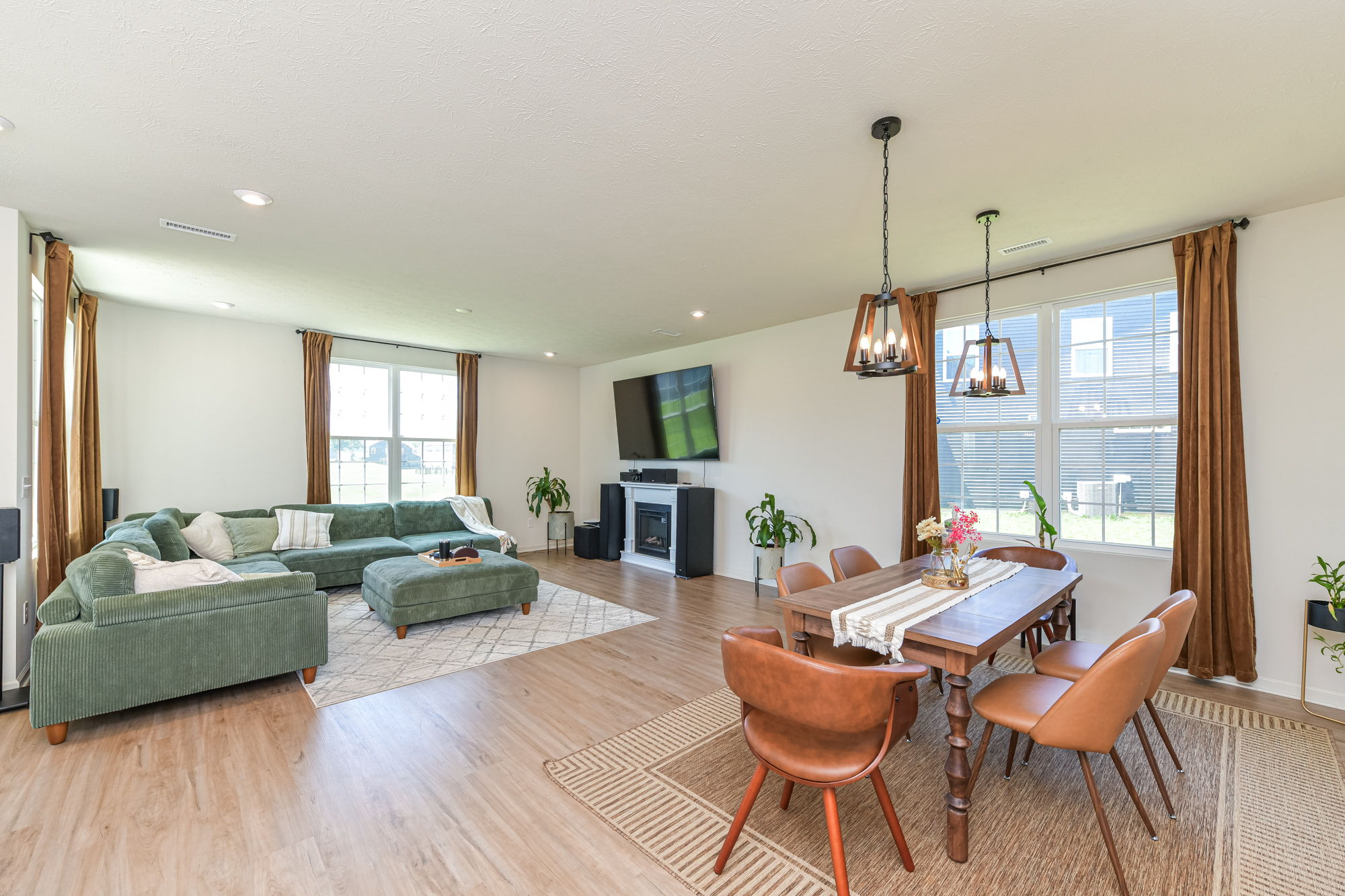 Living Room / Dining Room