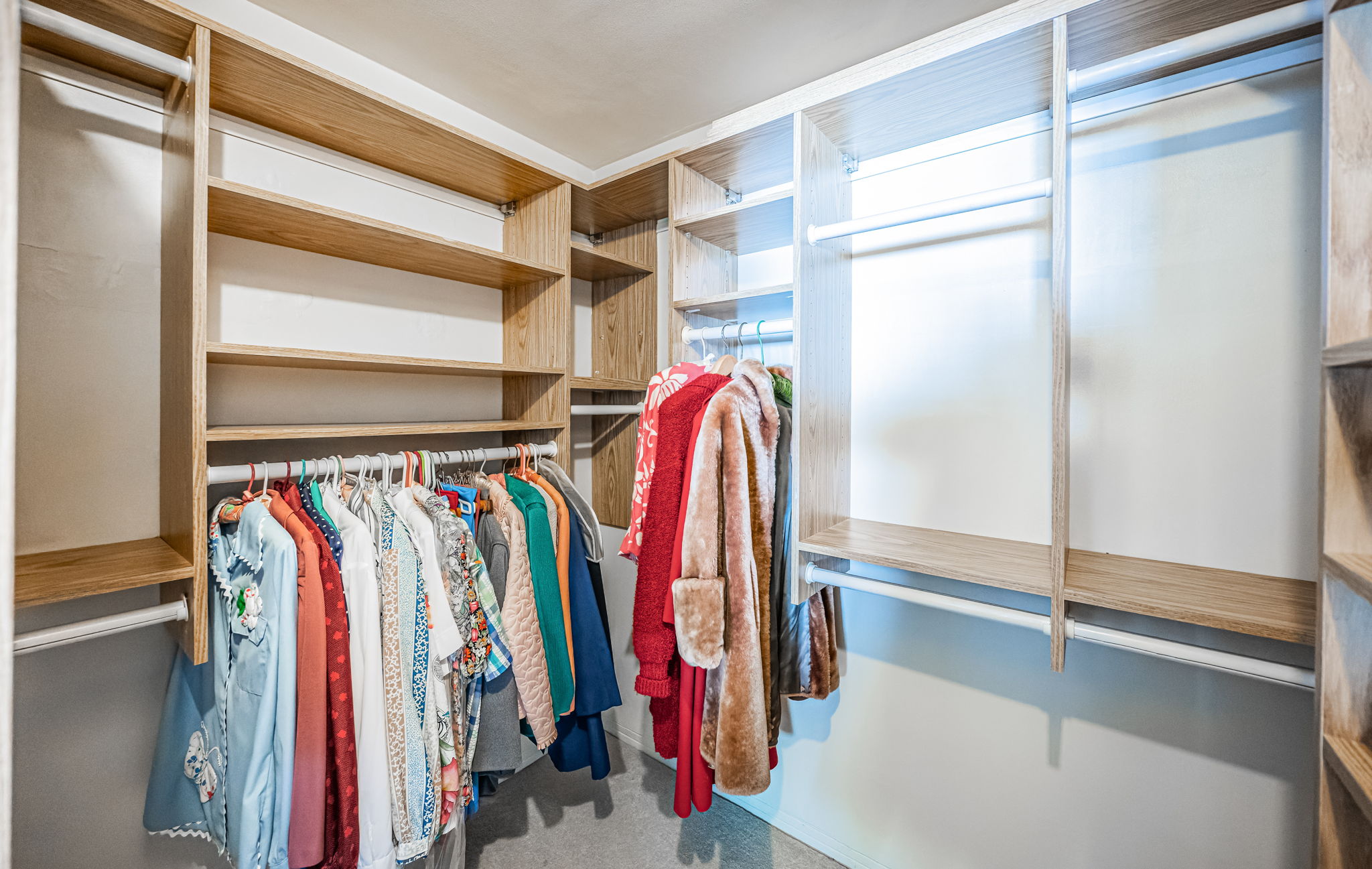 Master Bedroom Walk-in Closet1a