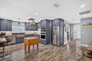 Kitchen 2 of 5