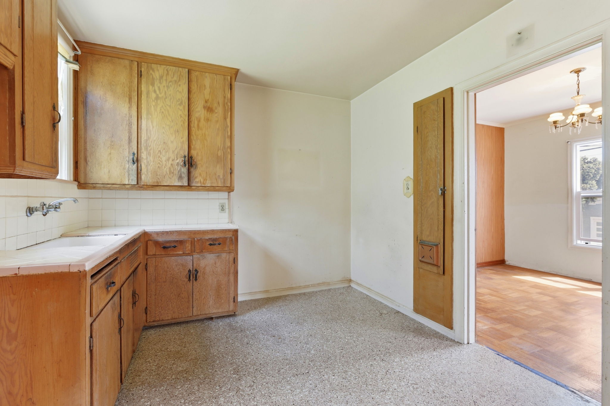 014_F8_691 32nd Ave