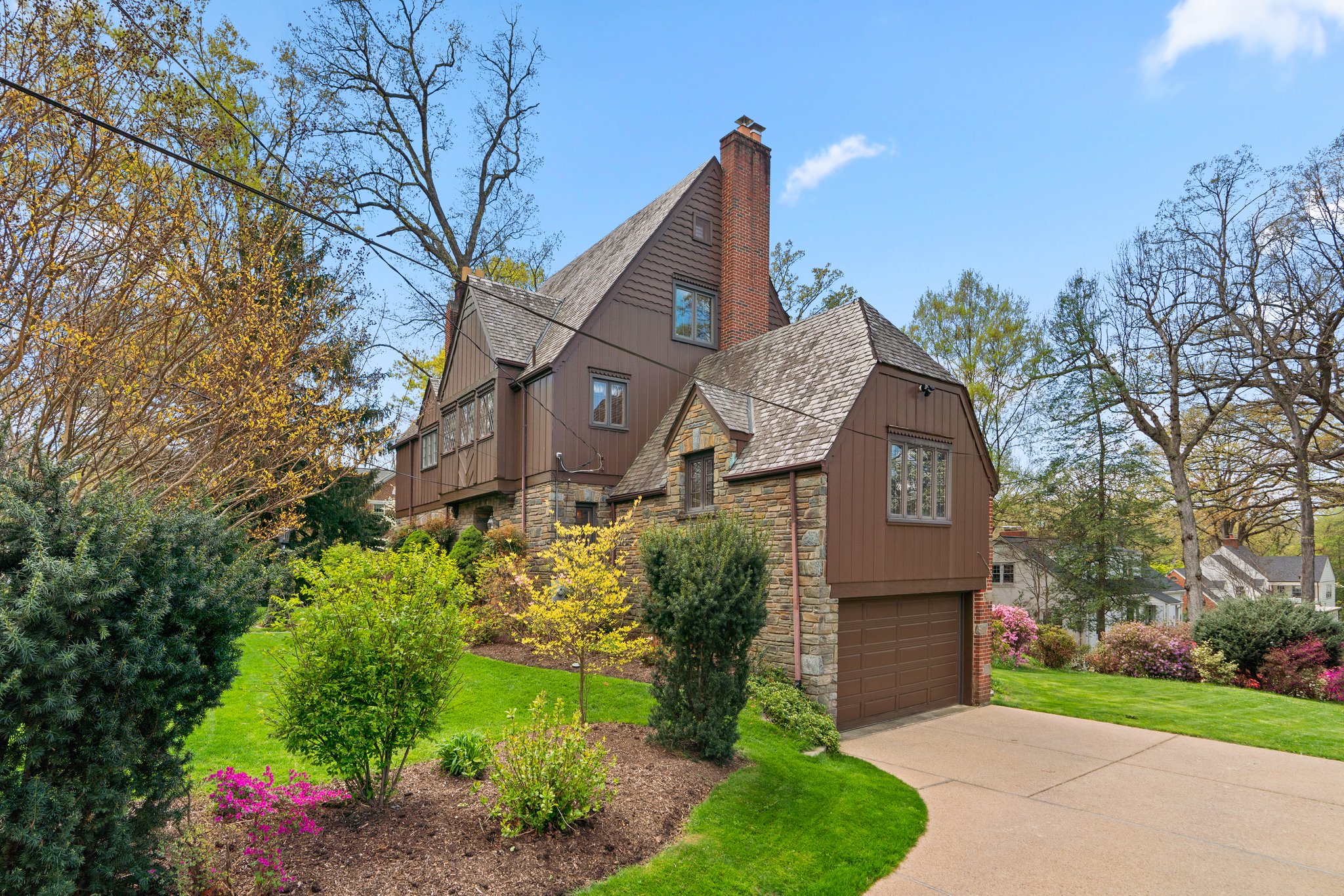 Side and Driveway to Garage