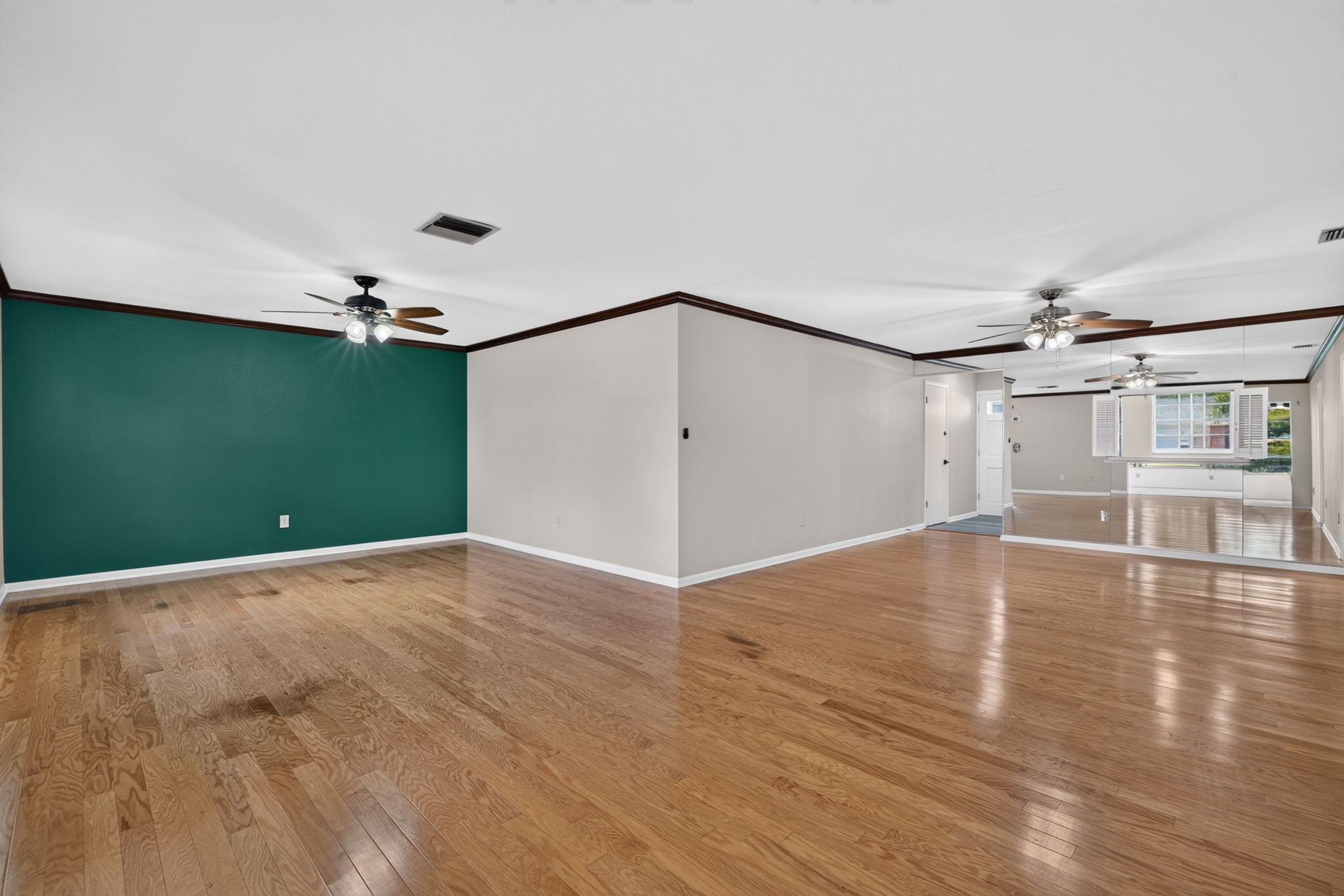 Dining Room 2 of 4