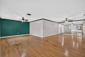 Dining Room 2 of 4