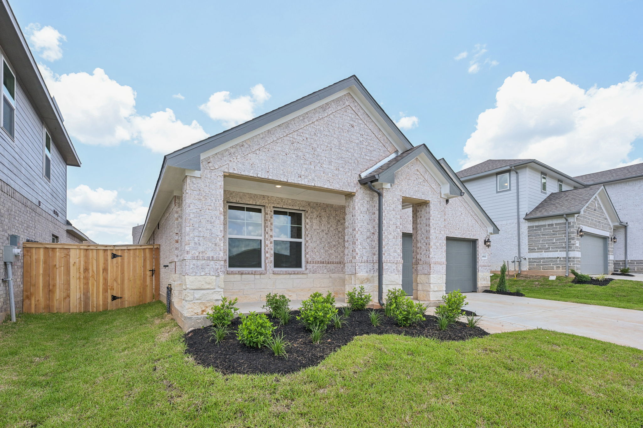 Houston - Montgomery Oaks - 6915 California Black Oak  Conroe, TX, 77304 - 003