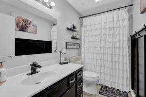 Full bath w/Tub shower combo