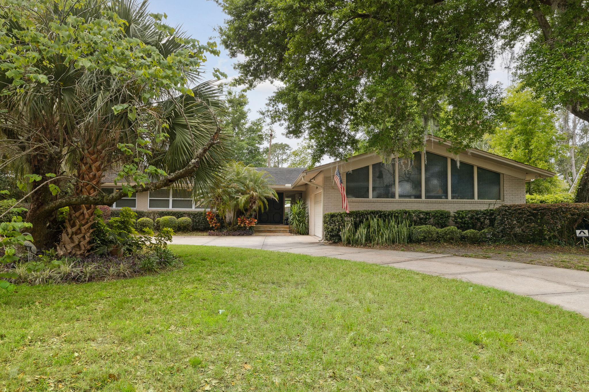 Welcome to 6916 La Mesa Dr W