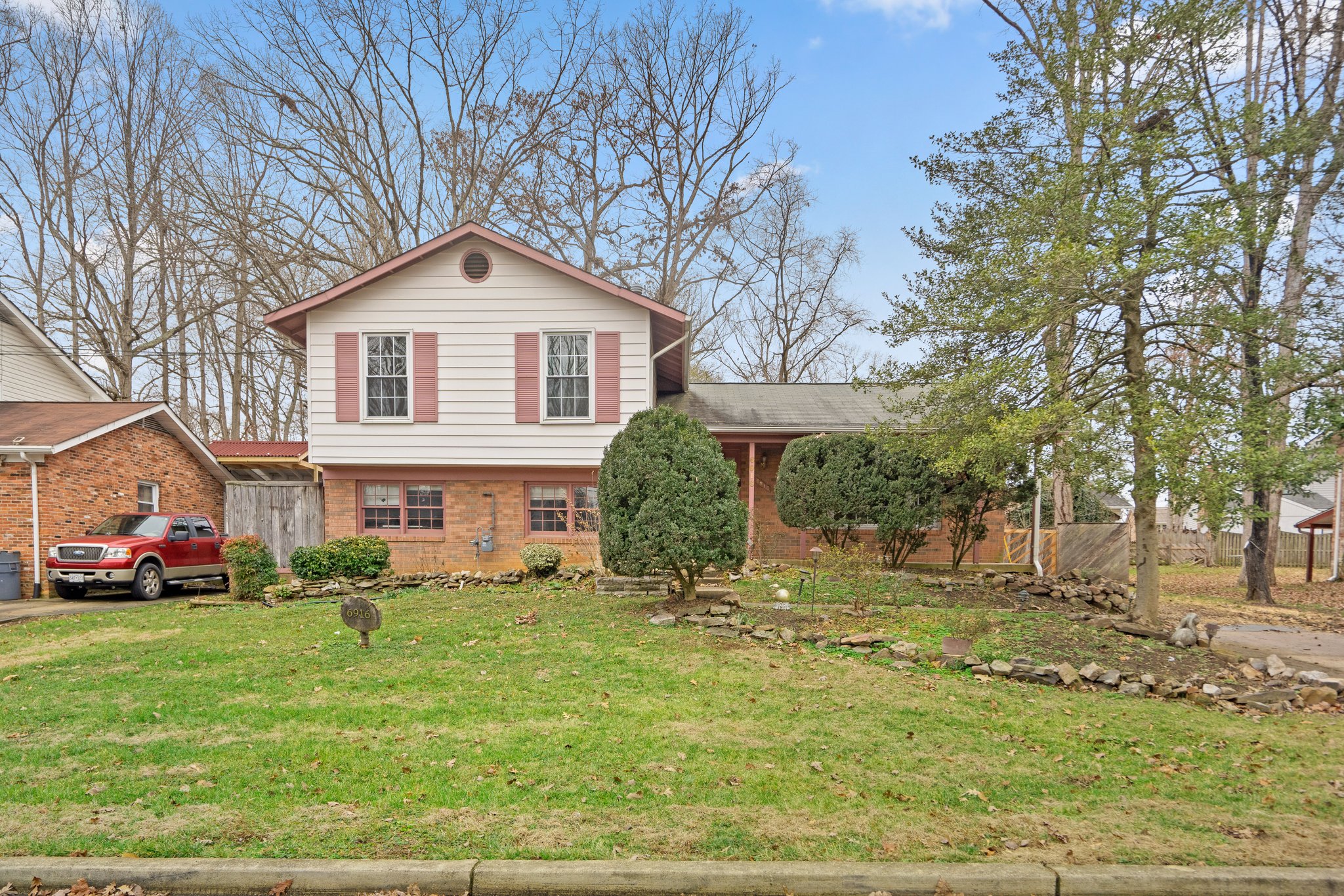 6916 Pine Valley Dr, Glenn Dale, MD 20769 housefli