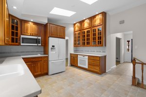 11. Pine Valley Dr .jpg