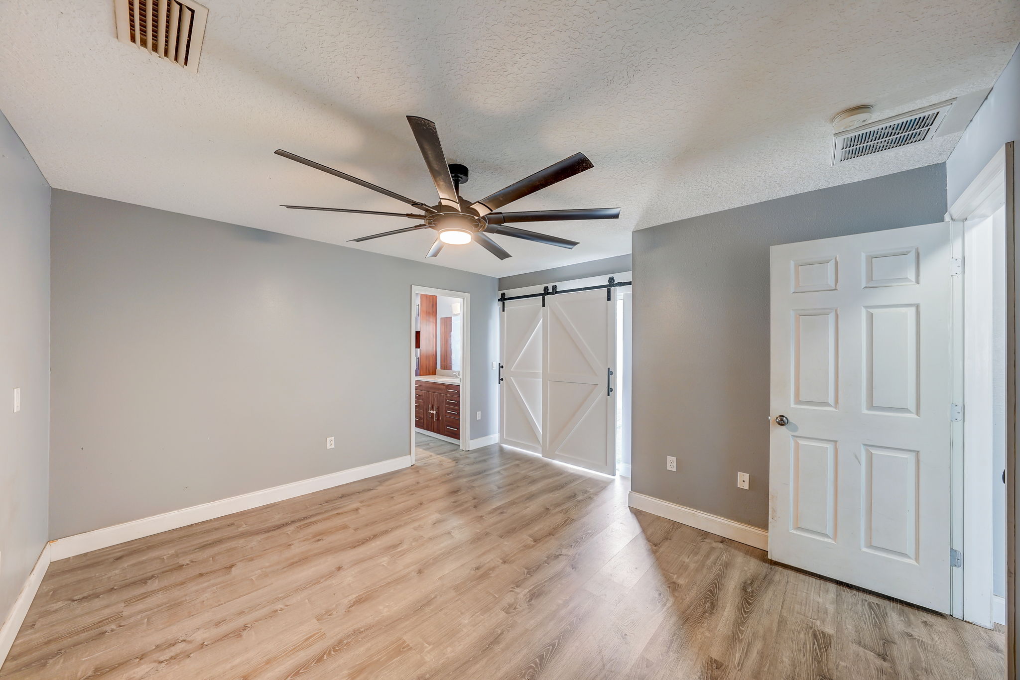 Dunnett Ave N-022