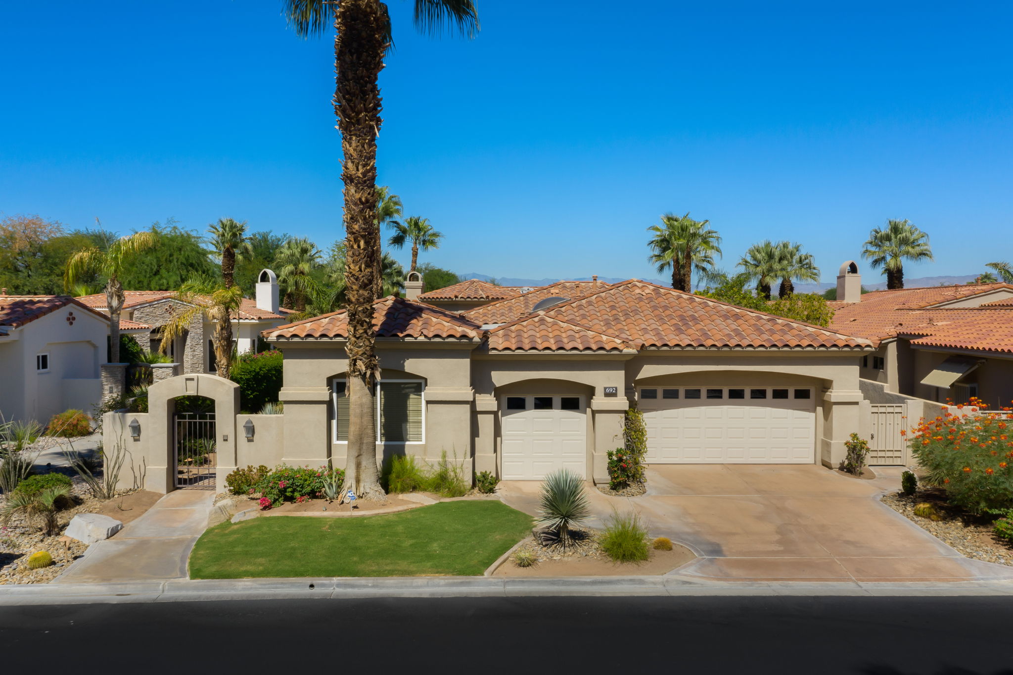  692 Mission Creek Dr, Palm Desert, CA 92211, US Photo 2