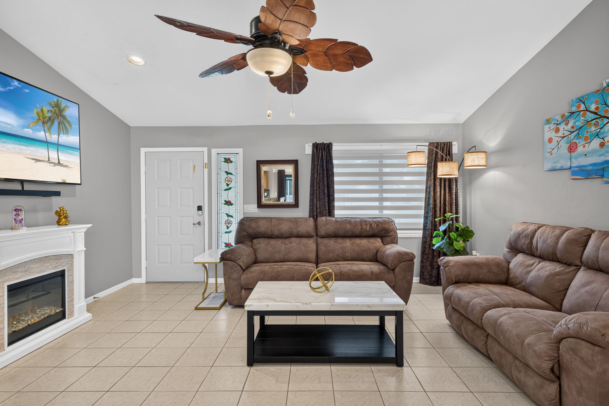 Living Room 2 of 5
