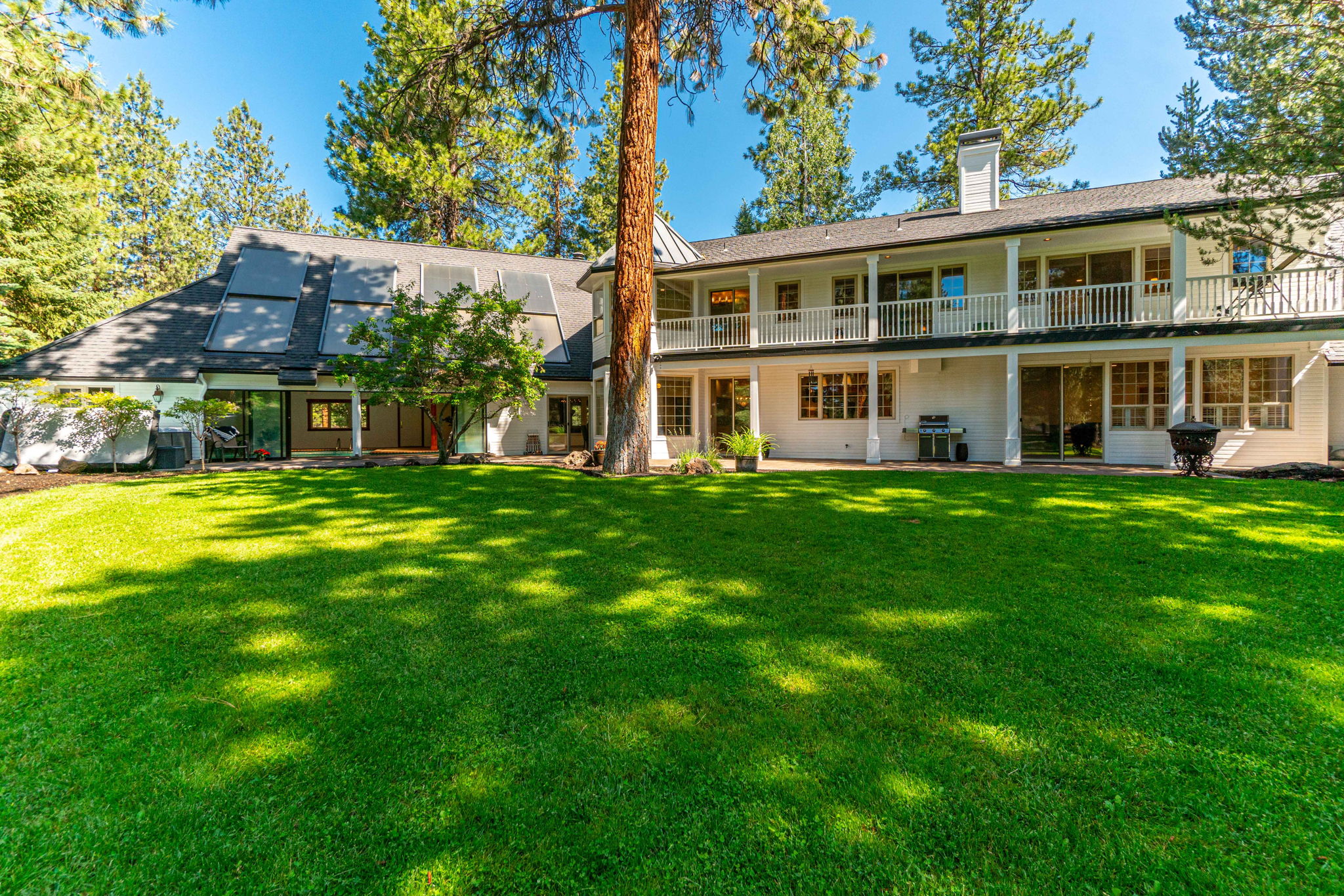 Stately grass backyard, perfect for games, entertaining and BBQs