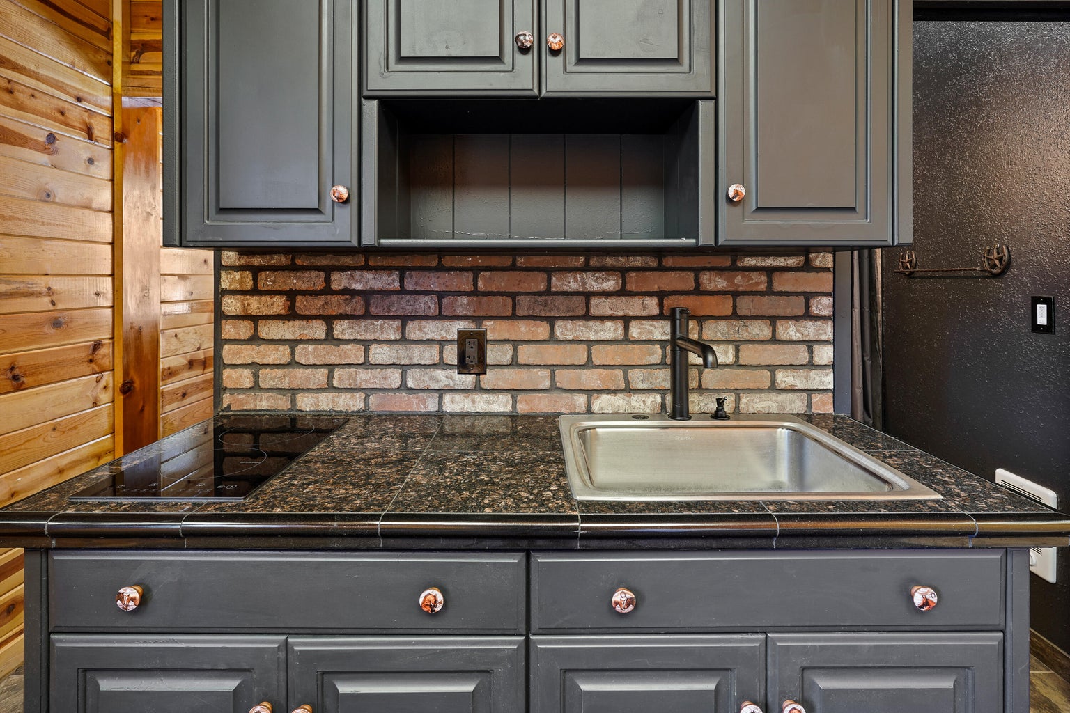 Barn kitchenette with cooktop & sink