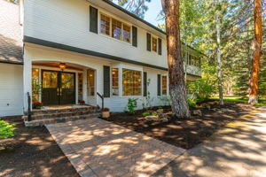 Tree-lined Circular driveway