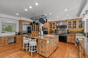 Spacious center island, gorgeous granite countertops