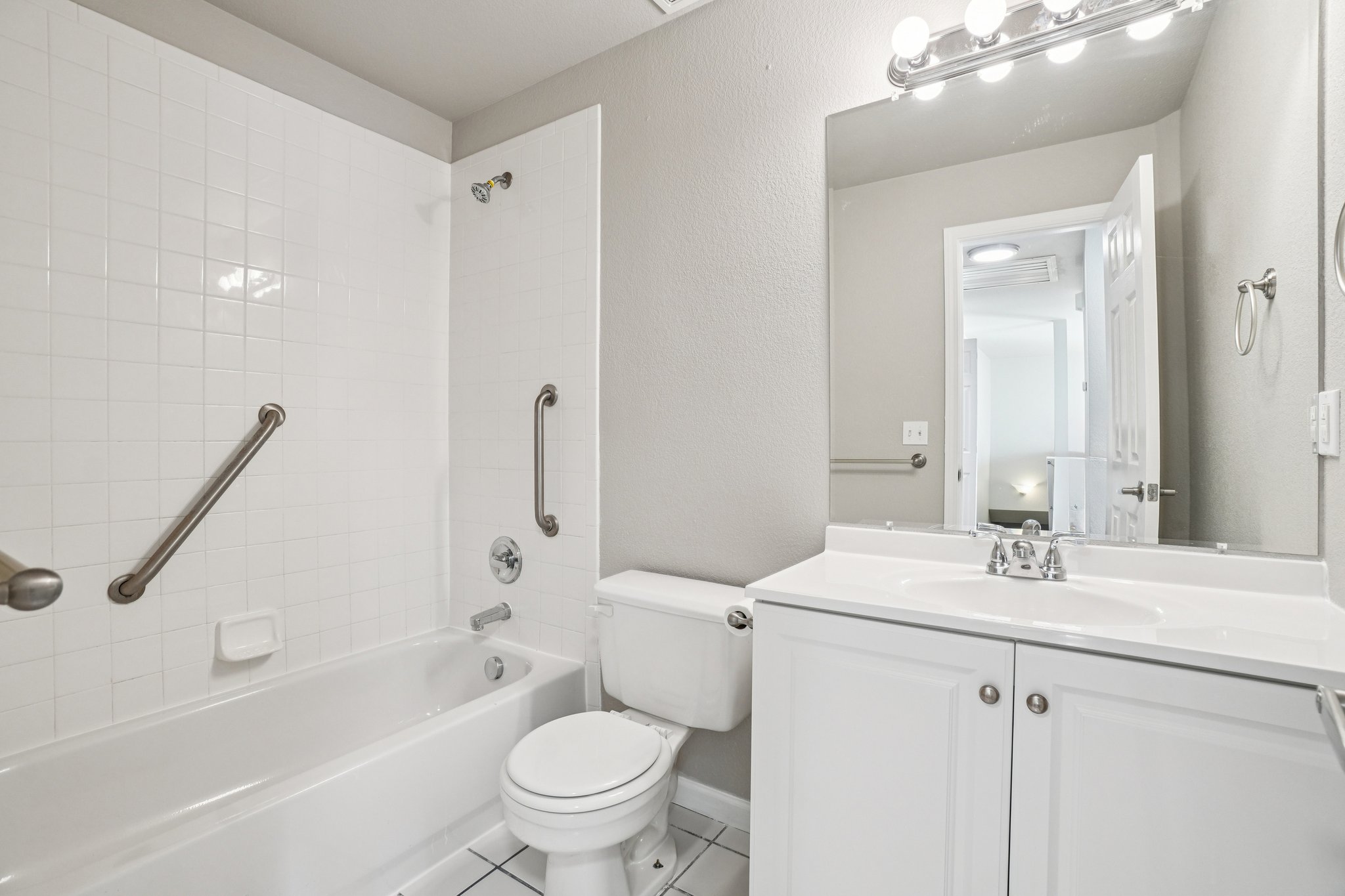 Lee St-S2201-022.jpg