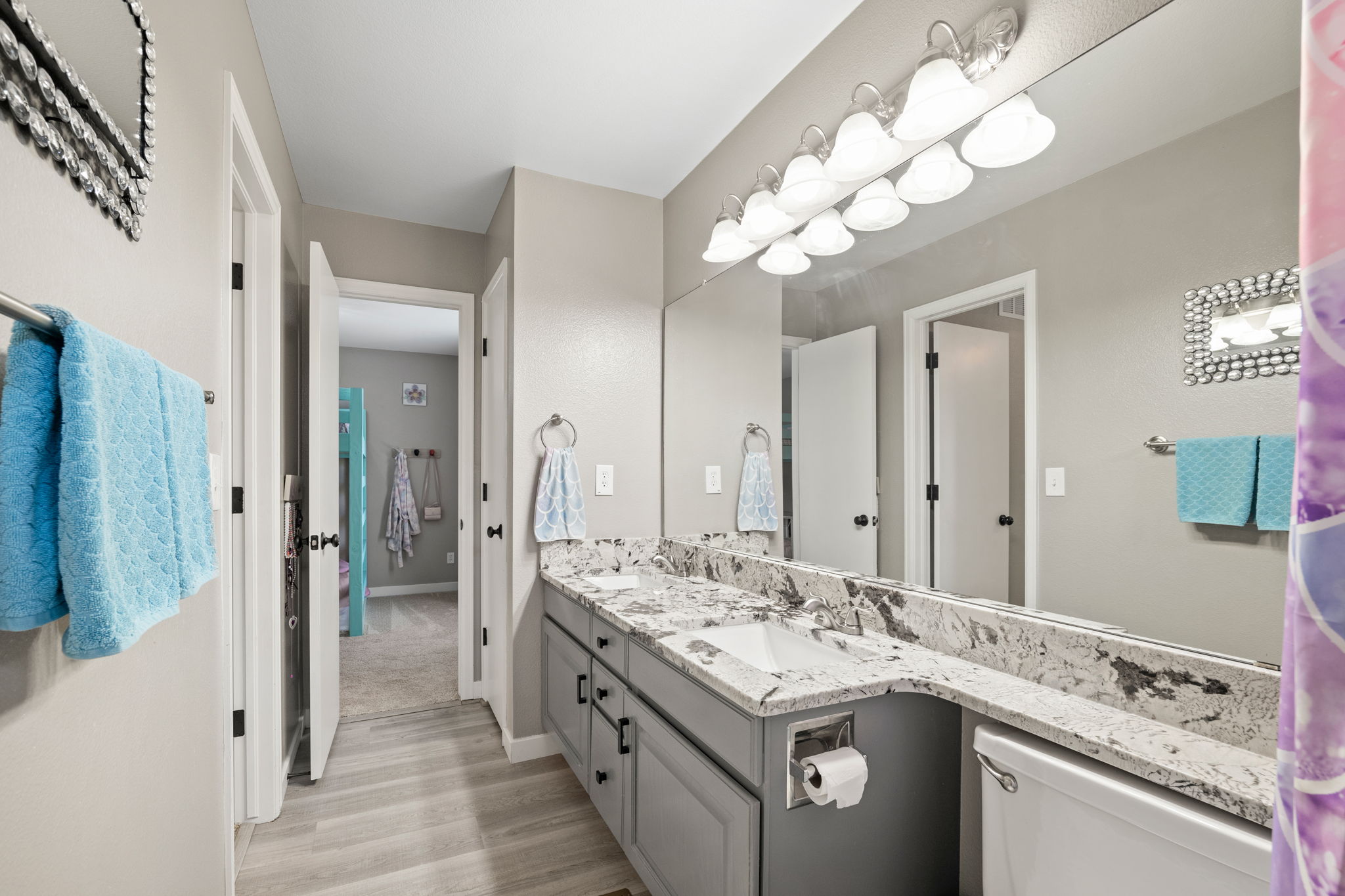Upstairs Bath 2