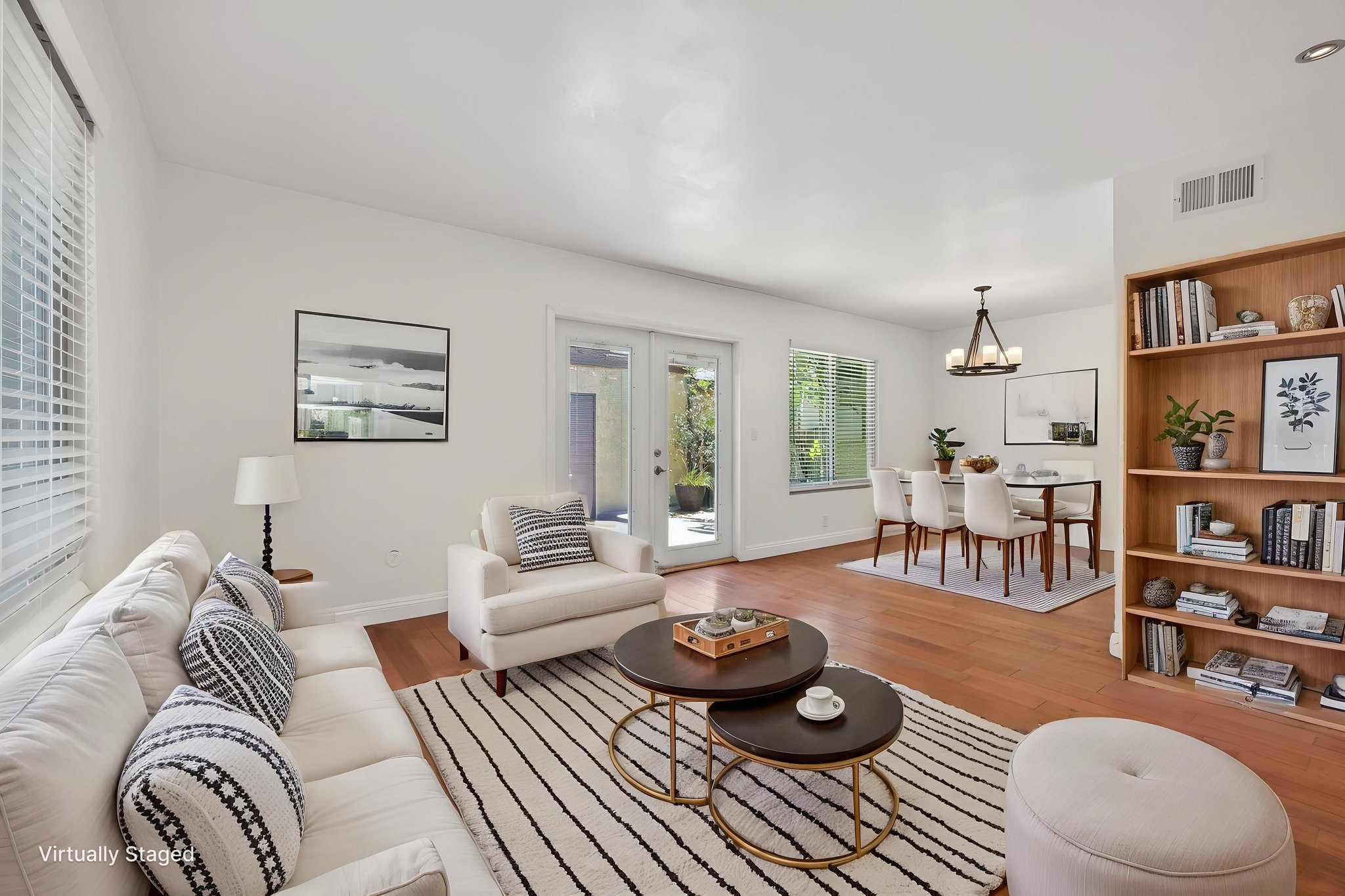 Upmarketmedia_6925Gul-019 virtually staged.jpeg