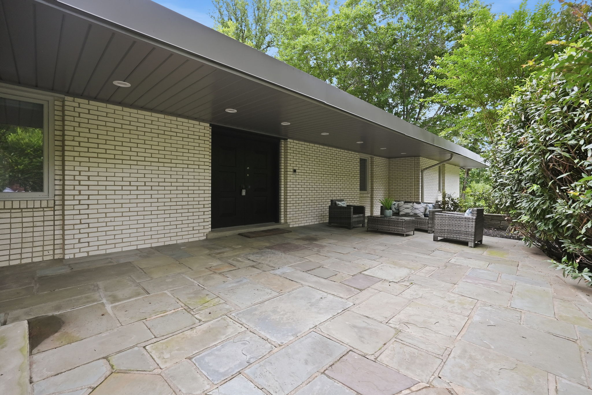 Private Front Entertainment Patio
