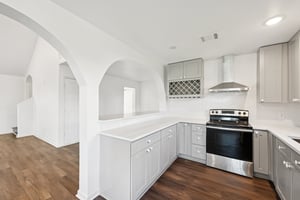 W Holiday St-S2806-010.jpg