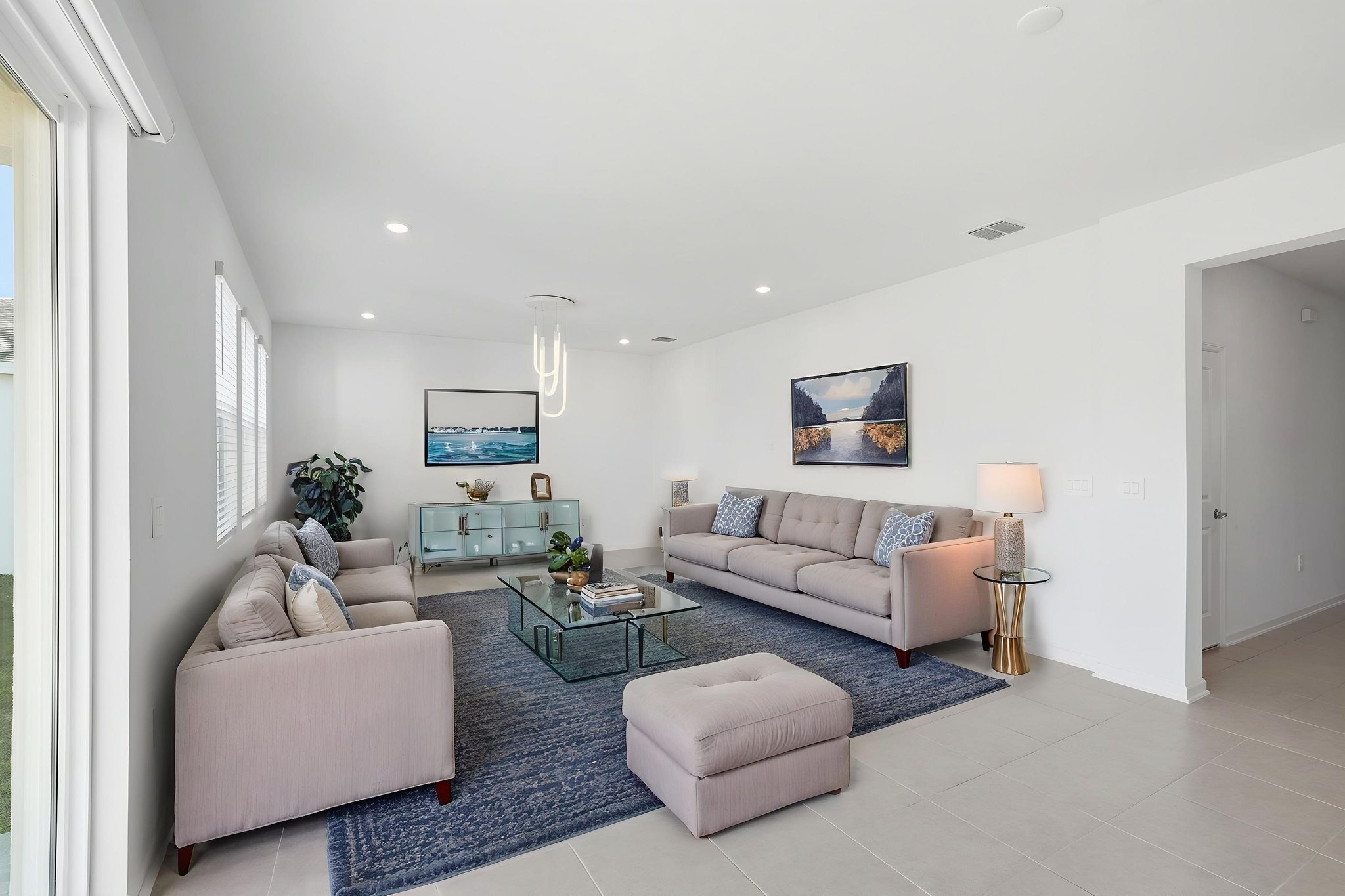 DSC02672 virtually staged.jpeg