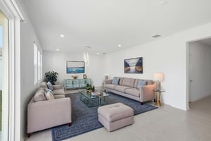 DSC02672 virtually staged.jpeg