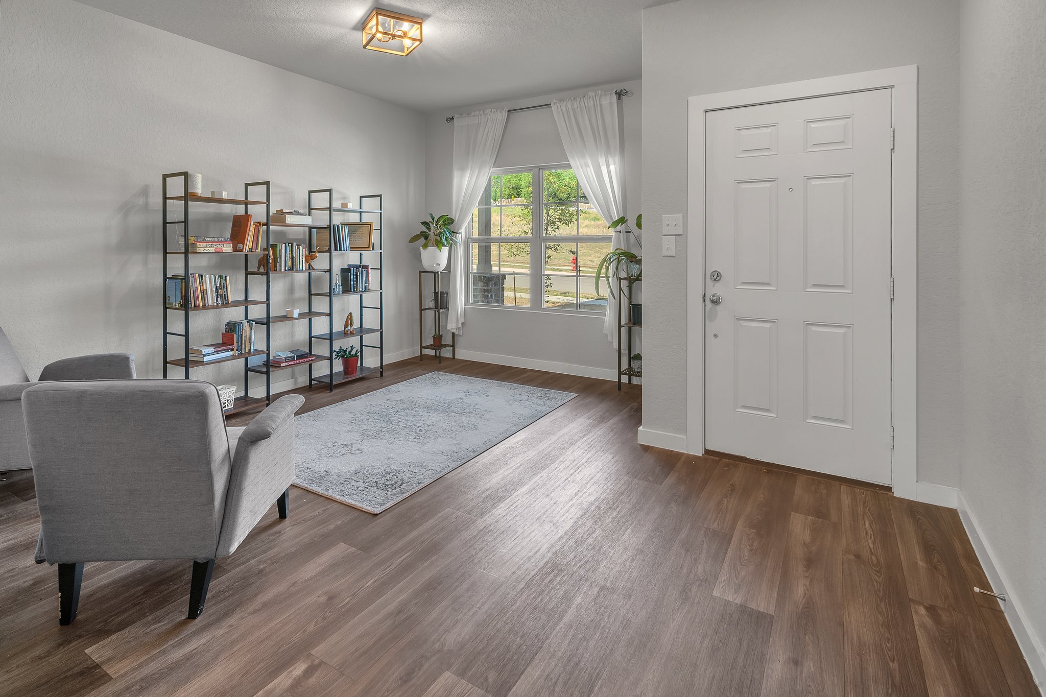 Foyer/Living Room