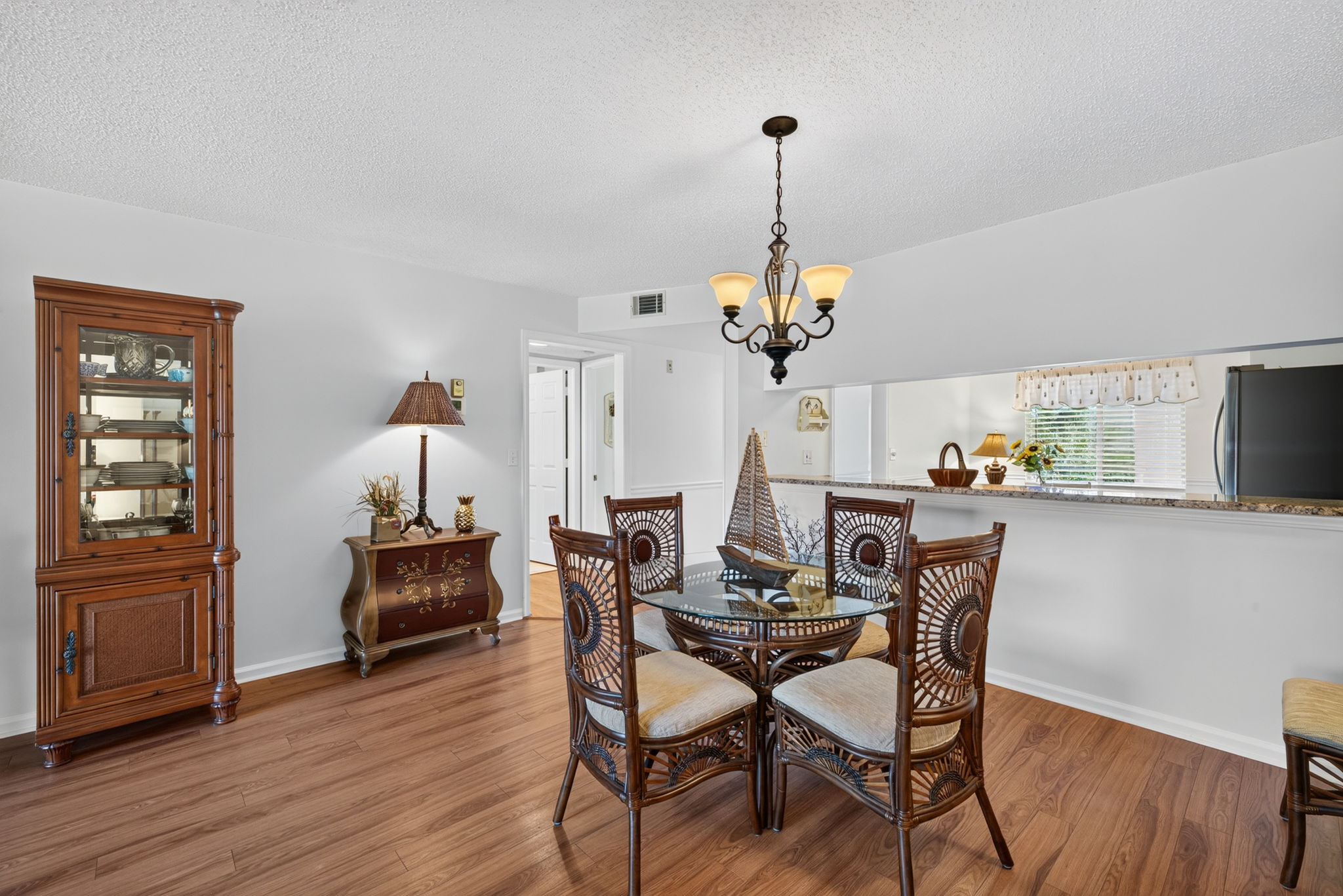 Dining Room 3 of 4