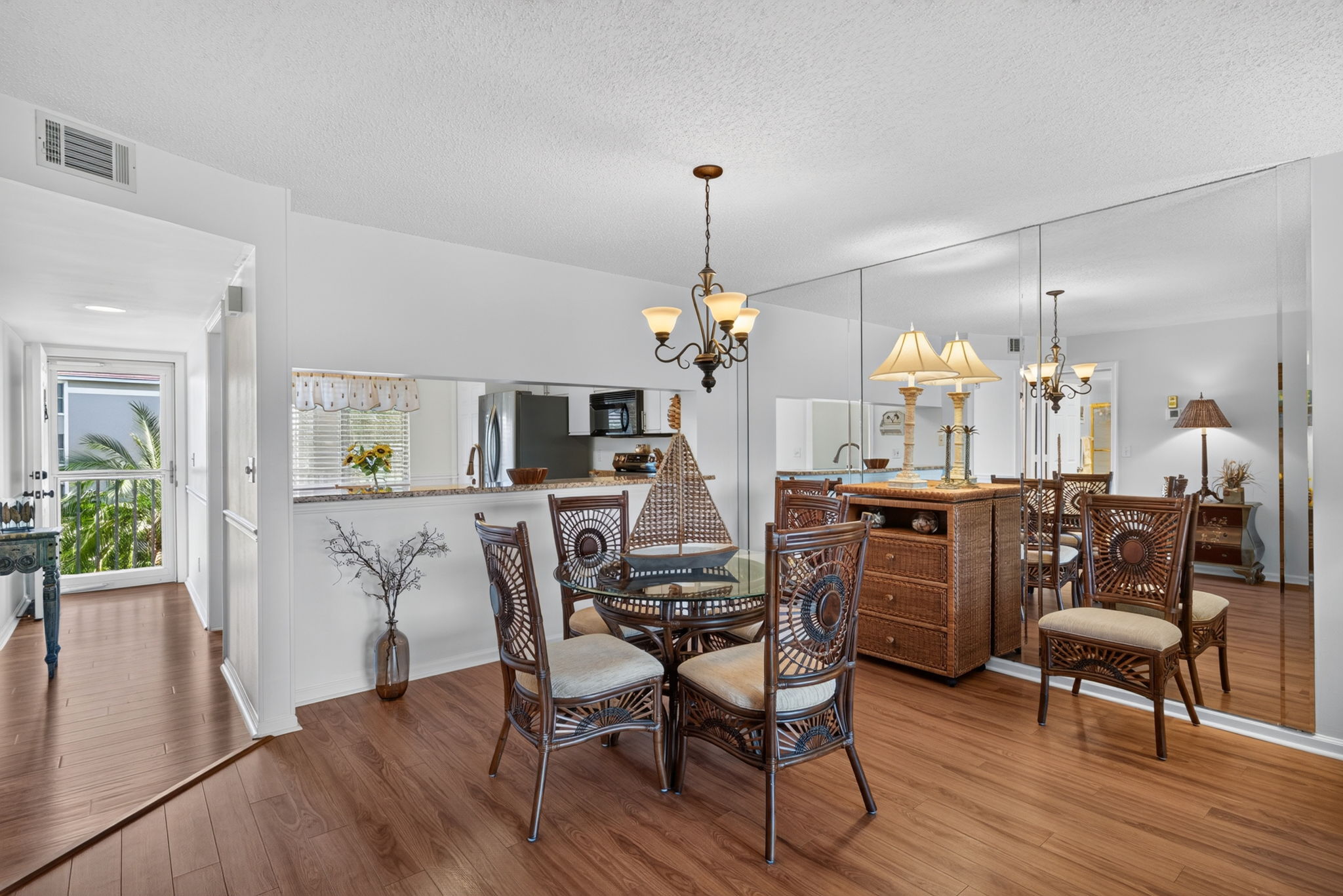 Dining Room 4 of 4