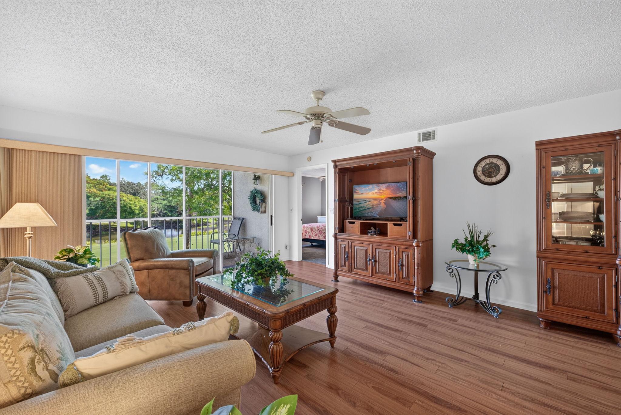 Living Room 2 of 4