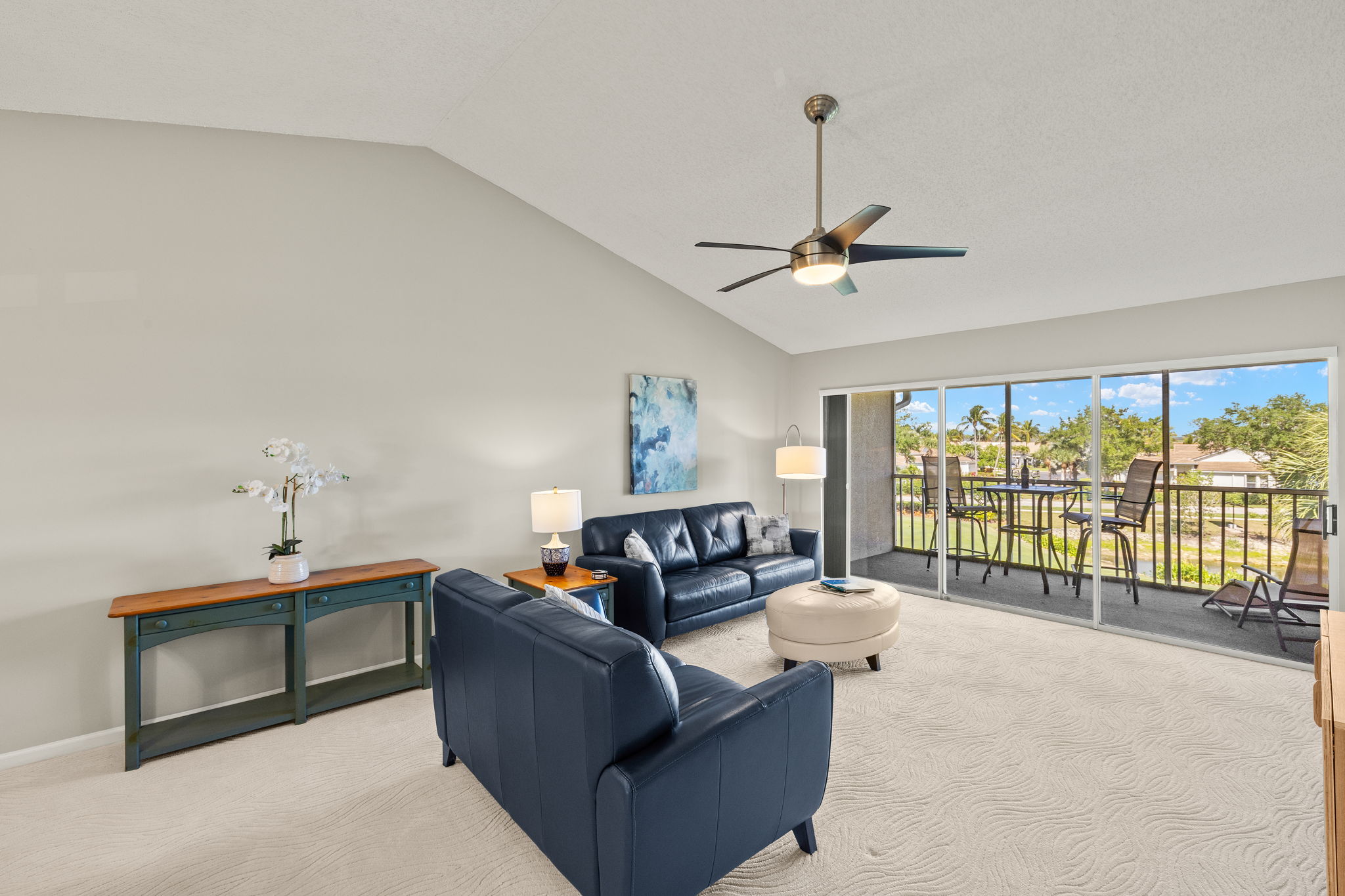 Living Room 3 of 4