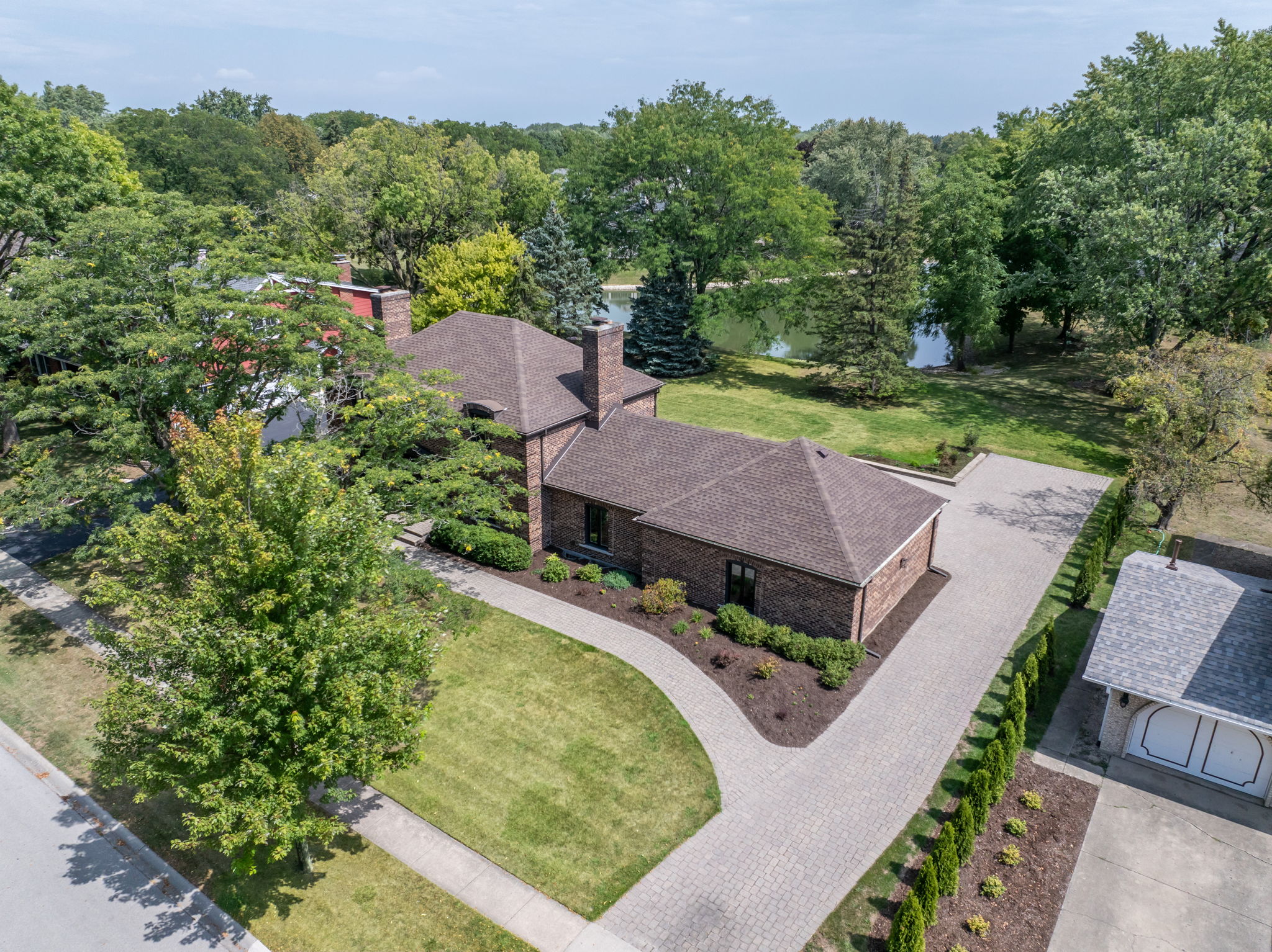 Frontyard & Side Driveway