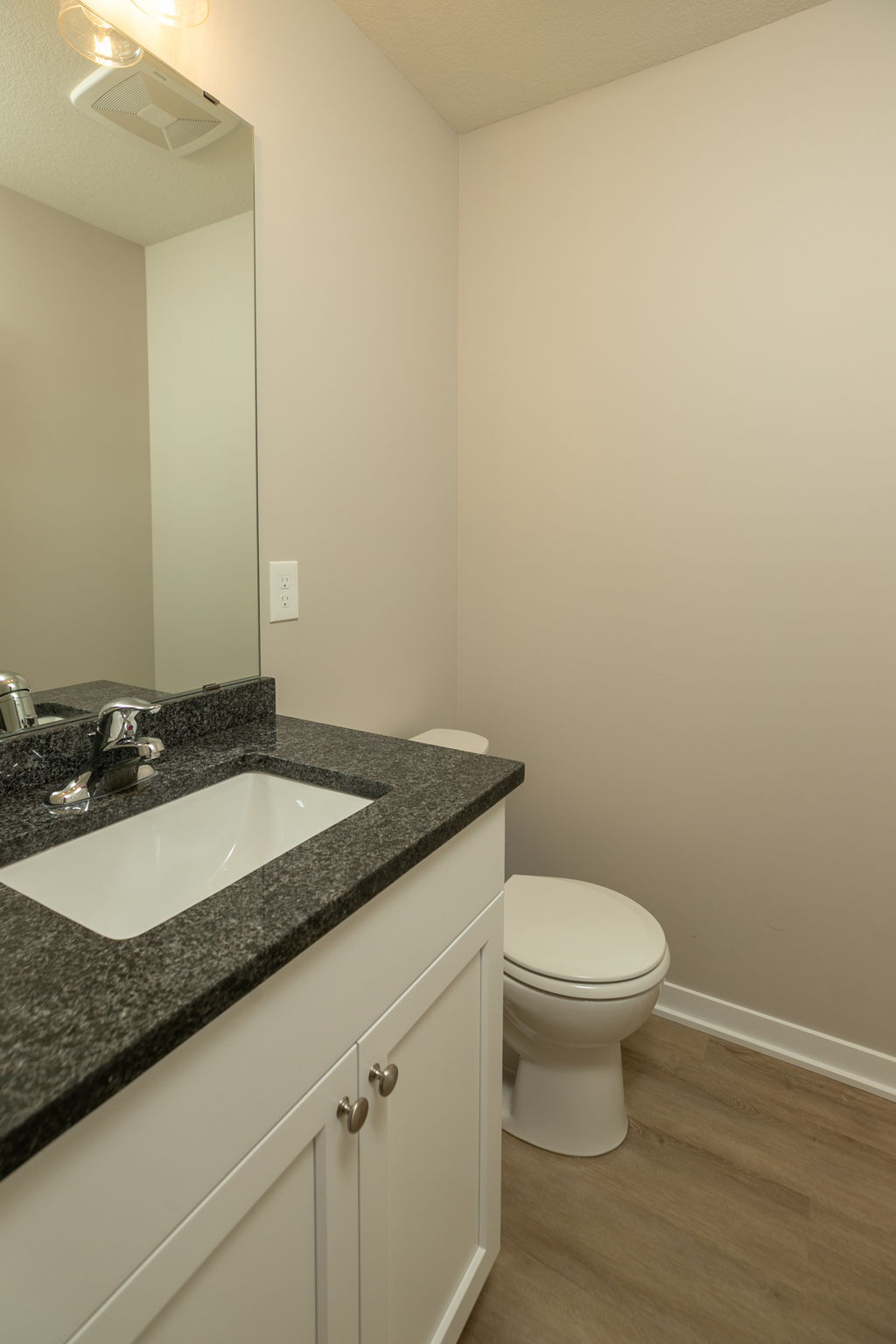 13-Bathroom