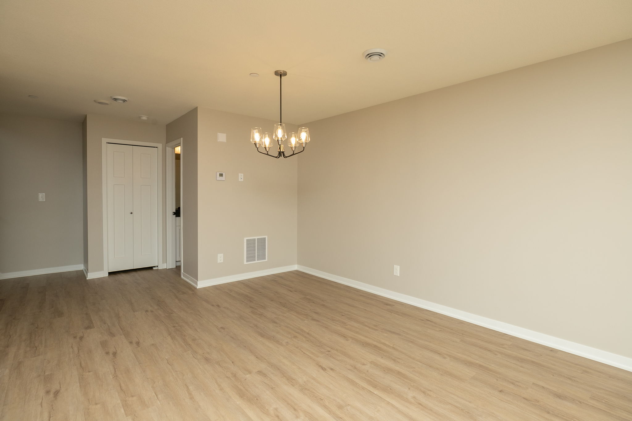 06-Dining Room