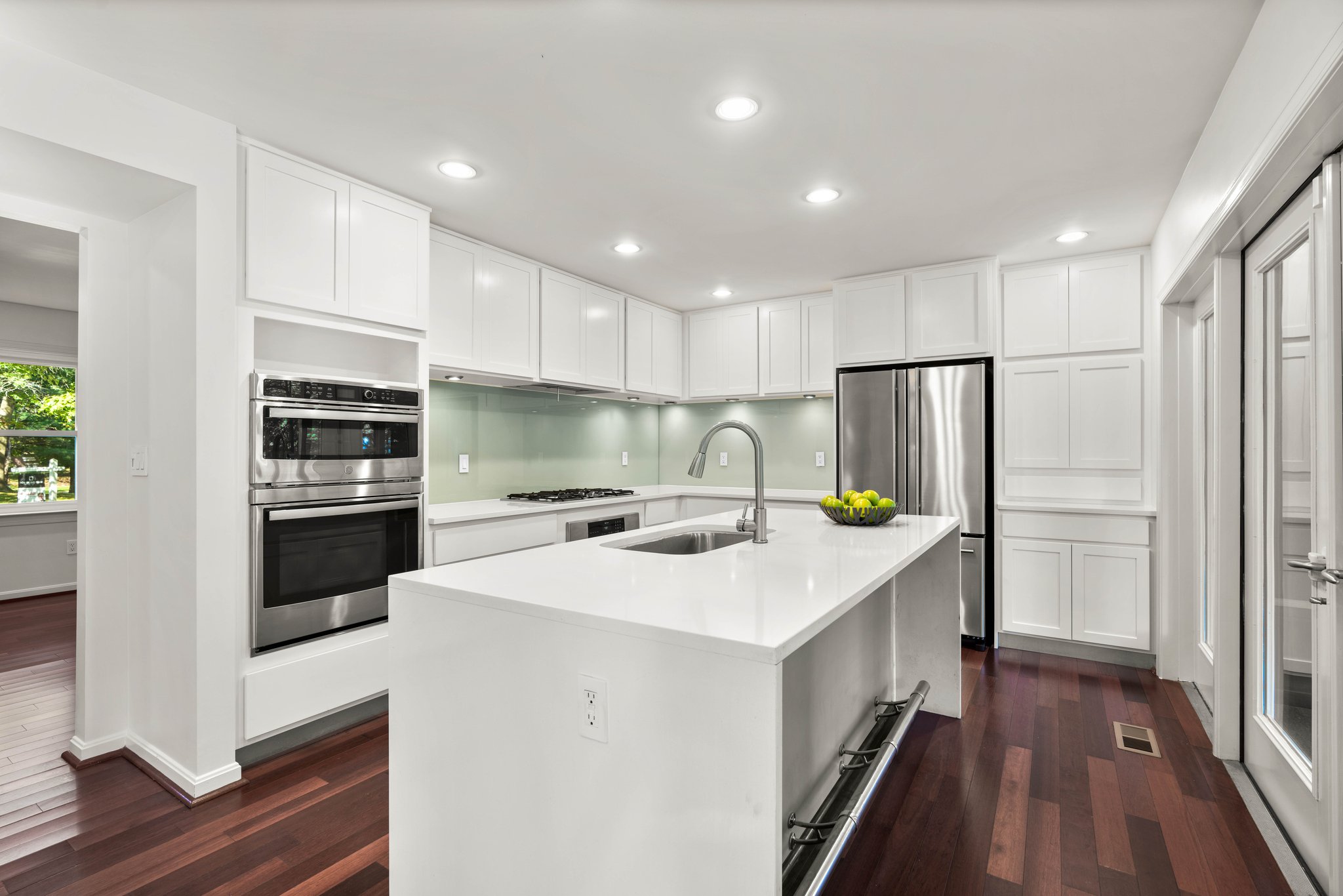 09. Kitchen.jpg