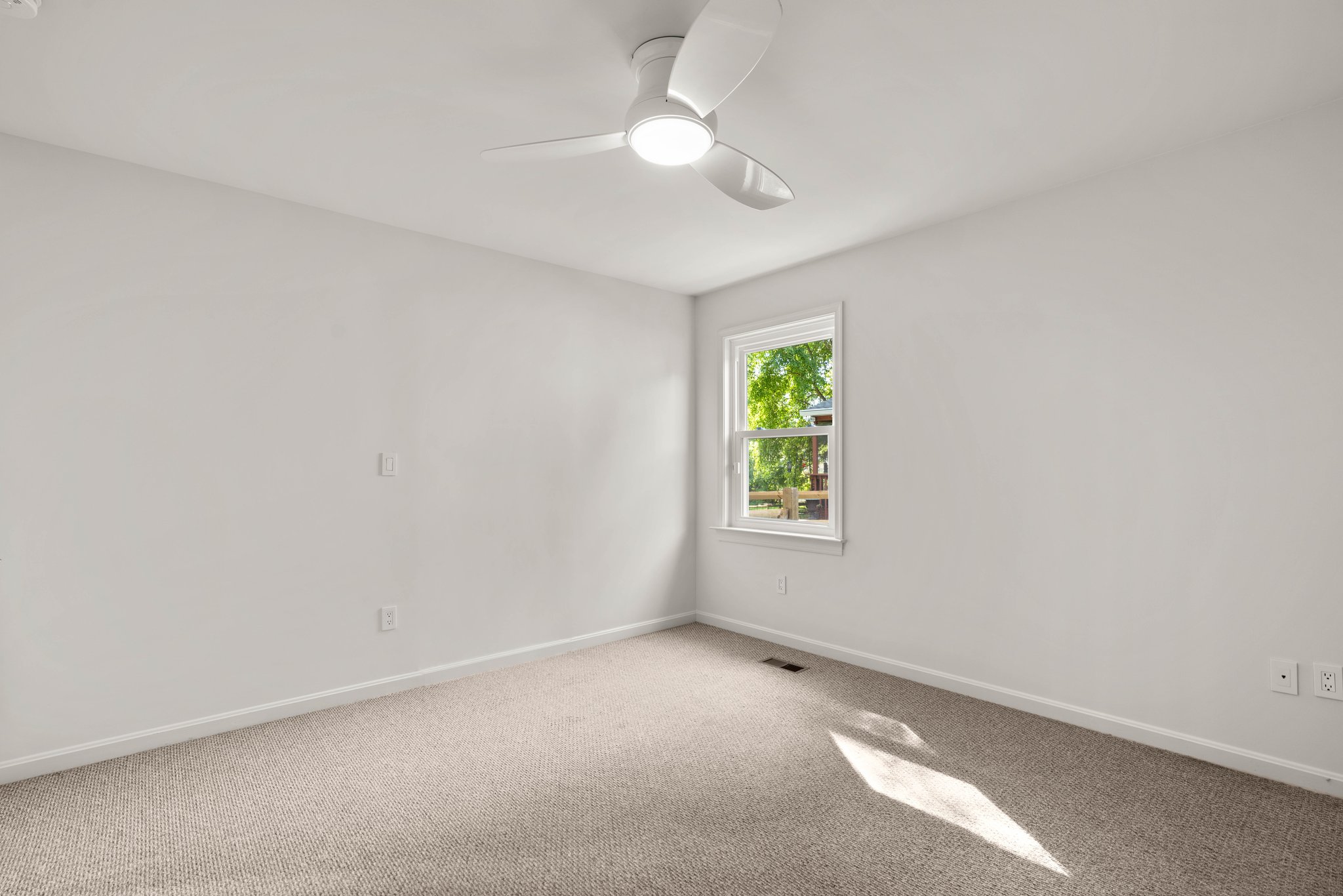 23. Upper bedroom.jpg