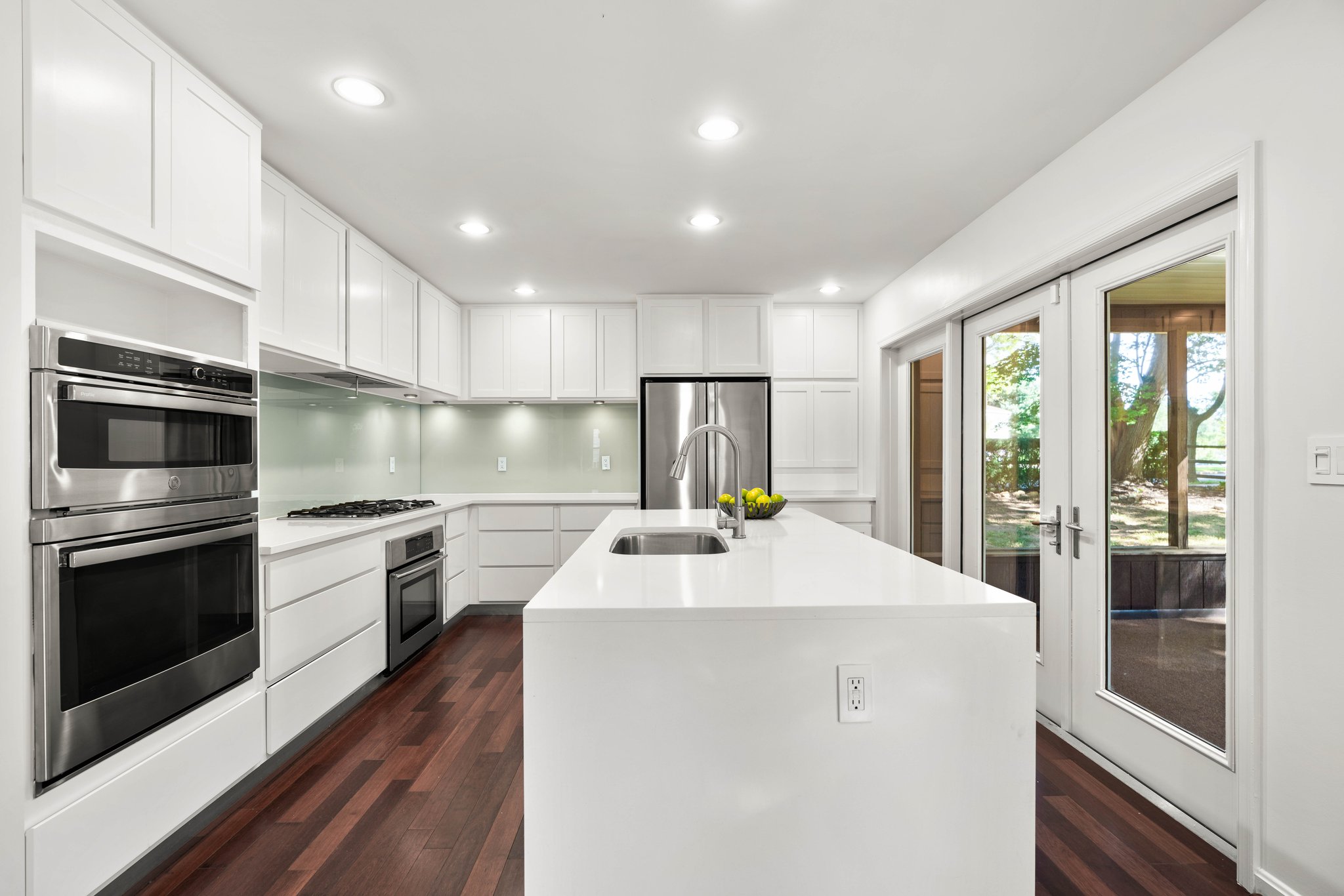 10. Kitchen.jpg