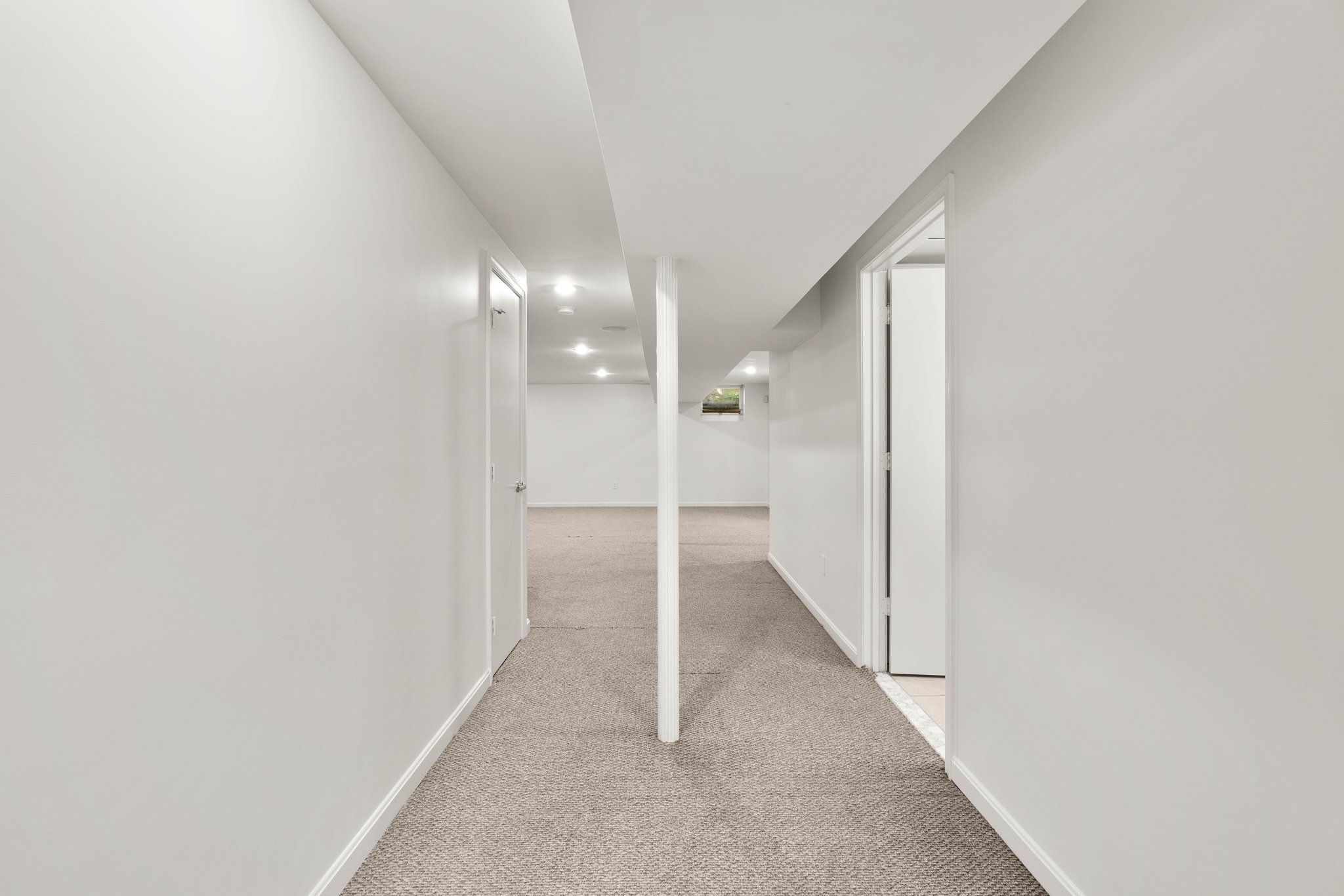 35. Hall.jpg