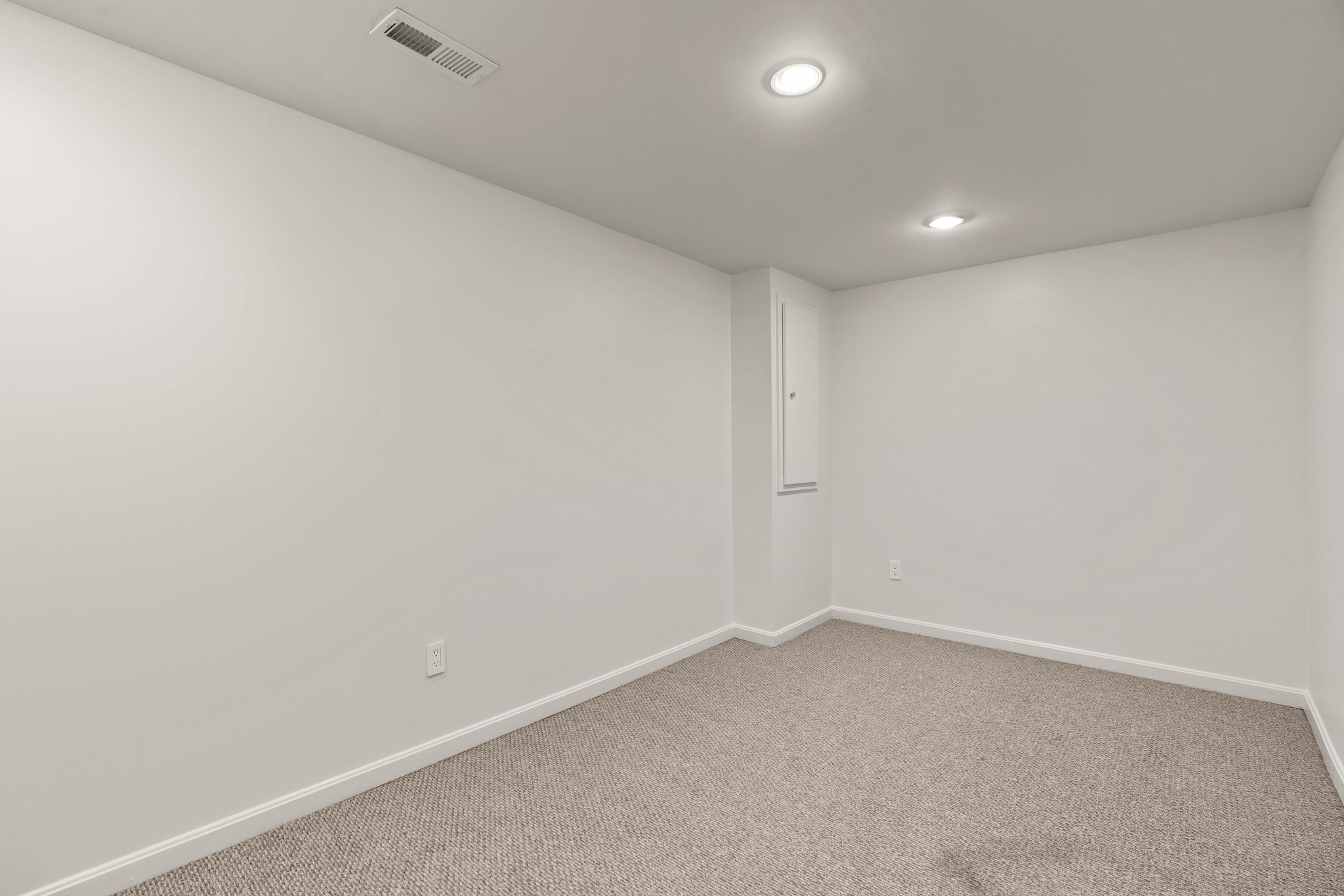 38. Lower bedroom.jpg