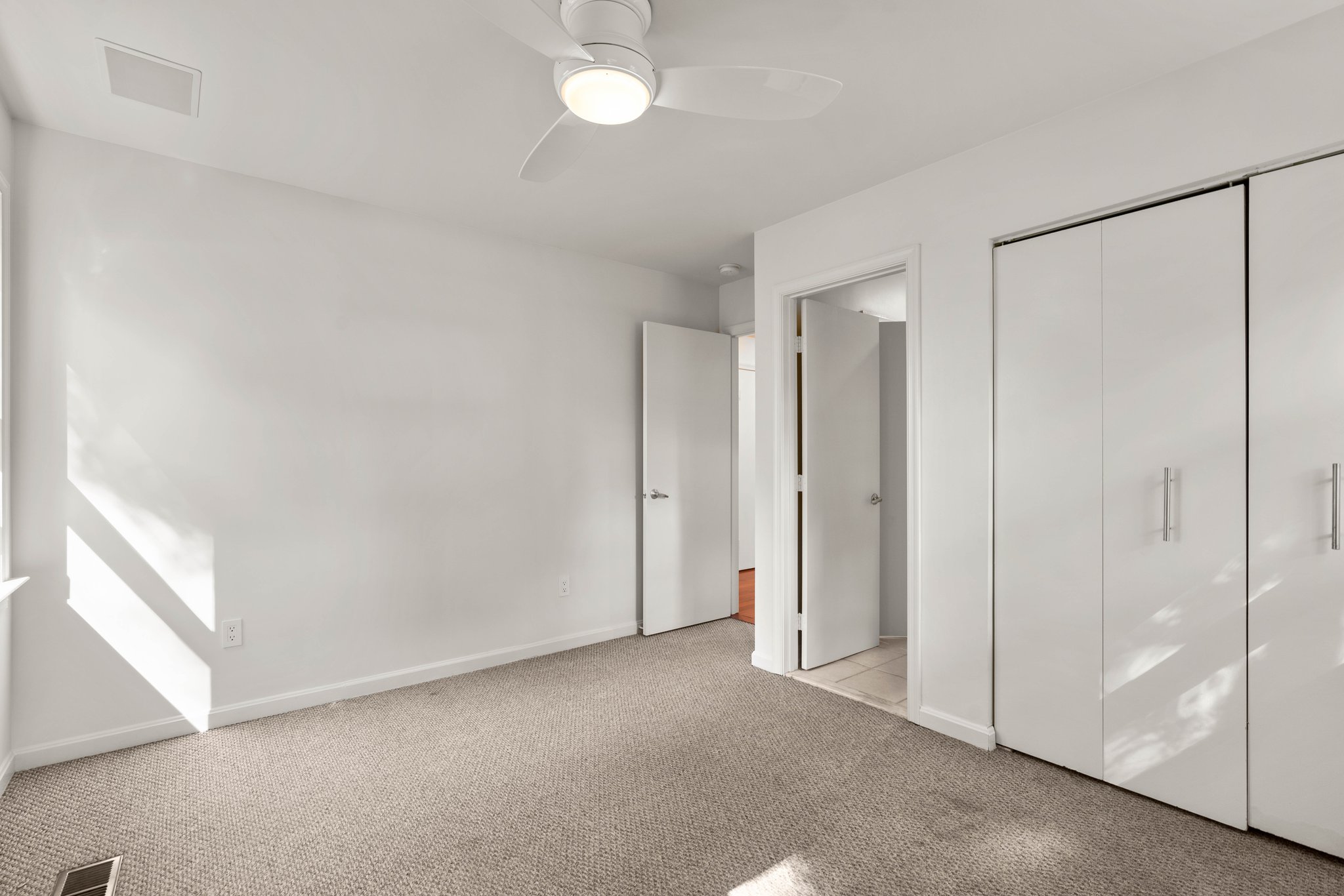 19. Upper bedroom.jpg