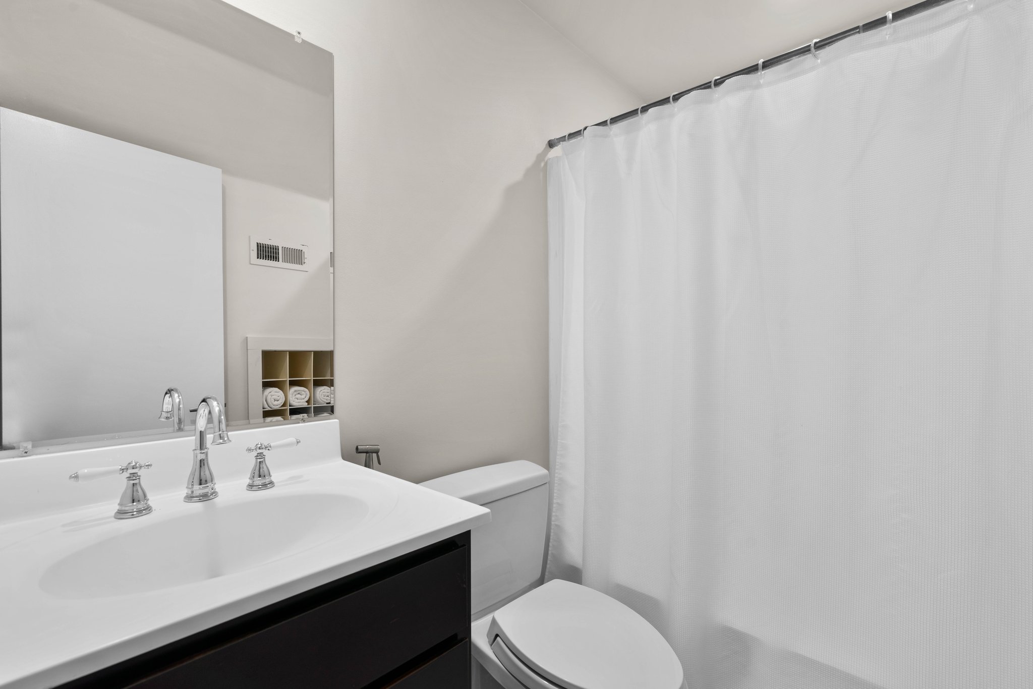 29. Upper bath.jpg