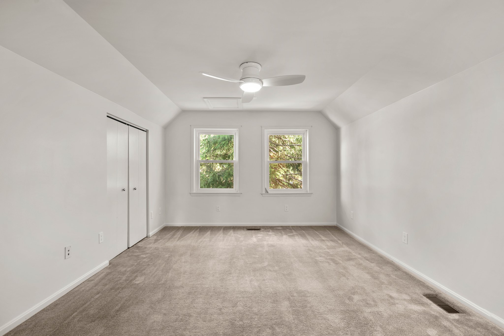 25. Upper bedroom.jpg
