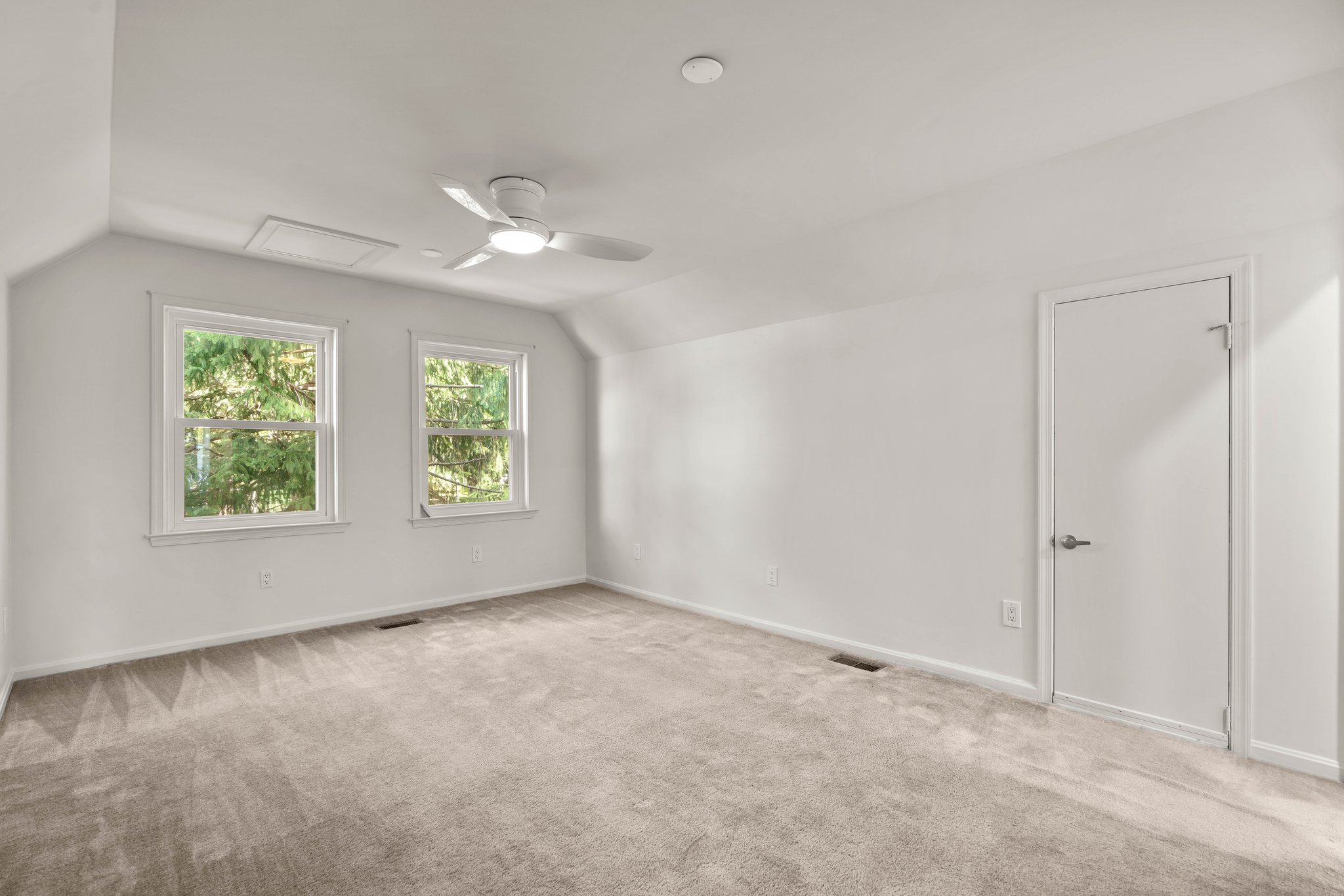 24. Upper bedroom.jpg