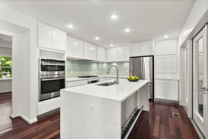 09. Kitchen.jpg