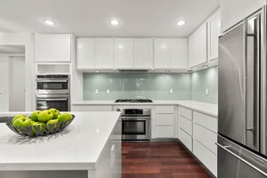 13. Kitchen.jpg