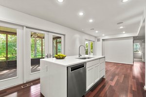 11. Kitchen.jpg