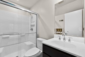 22. Upper bath.jpg