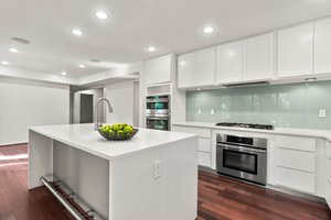 12. Kitchen.jpg