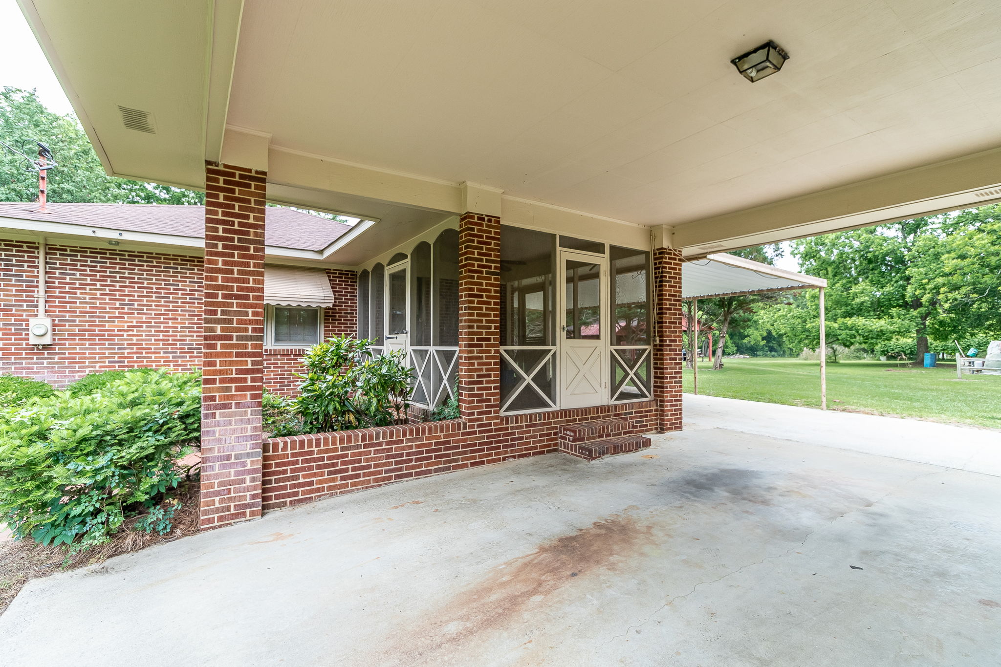 Screened-in Porch/Parking